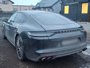 Porsche Panamera 4 Platinum Edition 2022