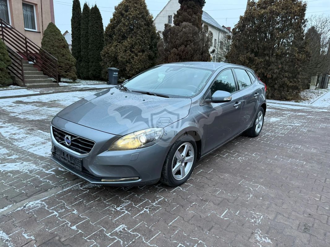 Volvo V40 II 2015