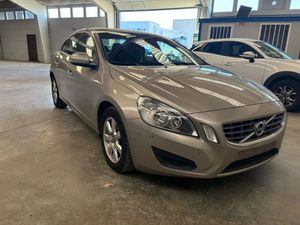 Volvo S60 II D3 Momentum 2013