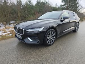 Volvo V60 II T6 AWD Plug-In Hybrid Essential 2022