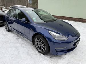Tesla Model 3 Langstreckenbatterie Allradantrieb Dual Motor 2021