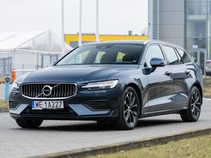 Volvo V60 II D4 Momentum Pro 2020