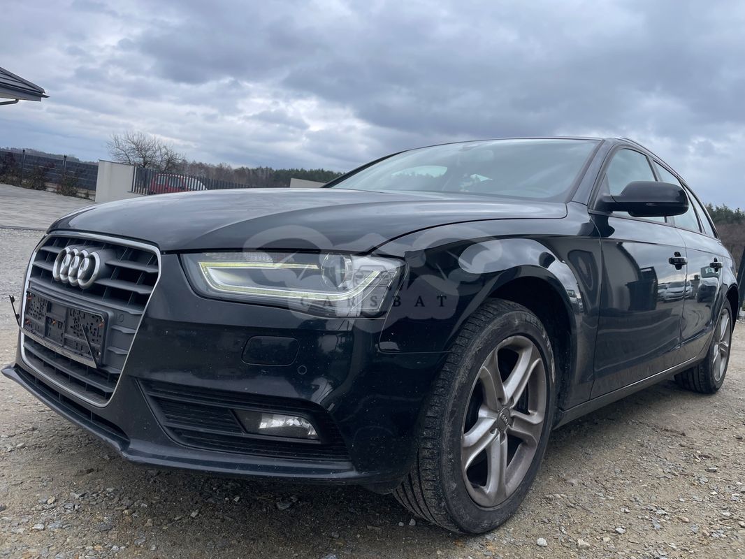 Audi A4 B8 2.0 TDI DPF S line Sportpaket 2012