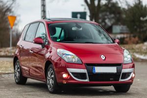 Renault Scenic III 2.0 16V Privilege CVT 2011