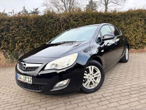 Opel Astra J 1.6 Color Edition 2011