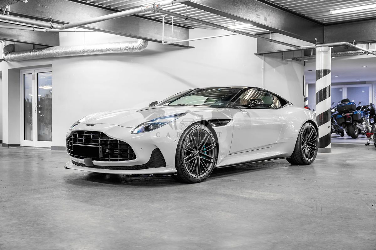 Aston Martin DB12 2024