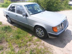Mercedes-Benz E 1989