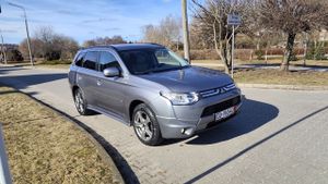 Mitsubishi Outlander III 2.2 DI-D 4WD Automatik Diamant Edition+ 2014