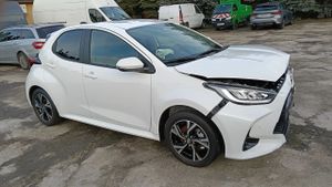 Toyota Yaris IV 1.5 VVT-i Luxe 2025