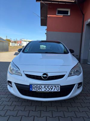 Opel Astra J 1.4 Turbo Sport 2012