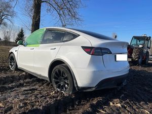 Tesla Model Y Standard 2022