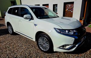 Mitsubishi Outlander III 2.4 4WD Diamant+ 2020