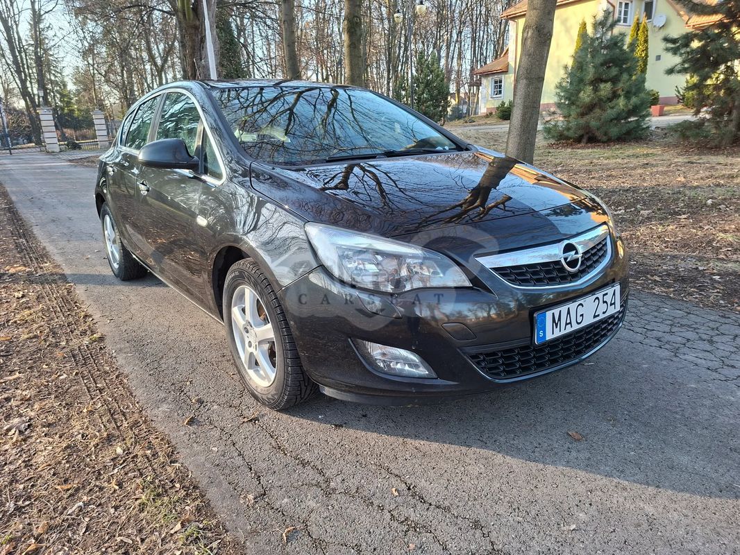 Opel Astra J 1.4 Turbo Sport 2011