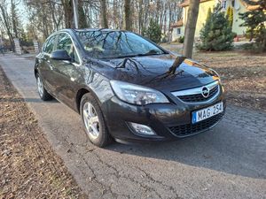 Opel Astra J 1.4 Turbo Sport 2011