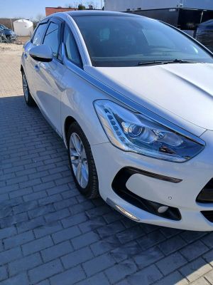 Citroën DS5 ver-2-0-hdi-sochic 2013