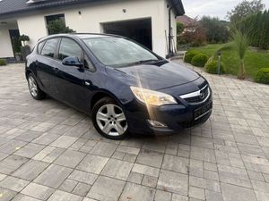 Opel Astra J 1.4 Turbo Innovation 2012