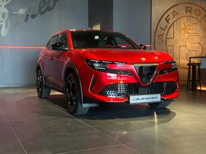 Alfa Romeo Junior 1.2 mHEV Ibrida Speciale eDCT 2026