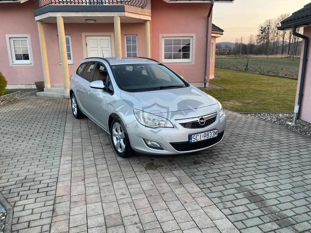 Opel Astra J 1.4 Turbo Sport 2010