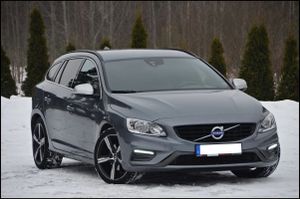 Volvo V60 I D2 Drive-E R-Design Momentum 2017
