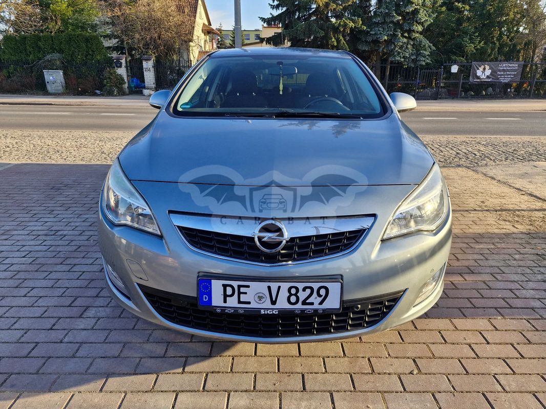 Opel Astra J 2011