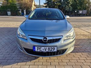 Opel Astra J 2011