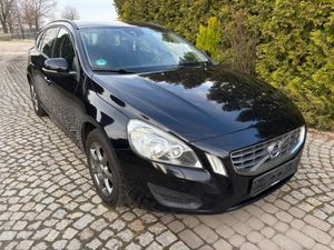 Volvo V60 I D3 Kinetic 2011