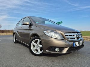 Mercedes-Benz B W246 180 (BlueEFFICIENCY) 7G-DCT 2012