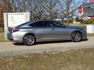 Lexus ES 300h Business Edition + 2021