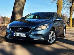 Volvo V40 II D2 R-Design Momentum 2012