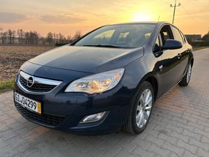 Opel Astra J 1.4 Turbo Color Edition 2012