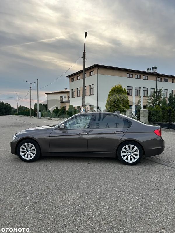 BMW 3 Series F30/F31 318d xDrive 2013