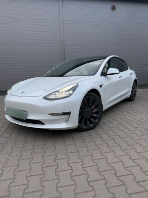 Tesla Model 3 Langstreckenbatterie Allradantrieb Dual Motor Performance 2021