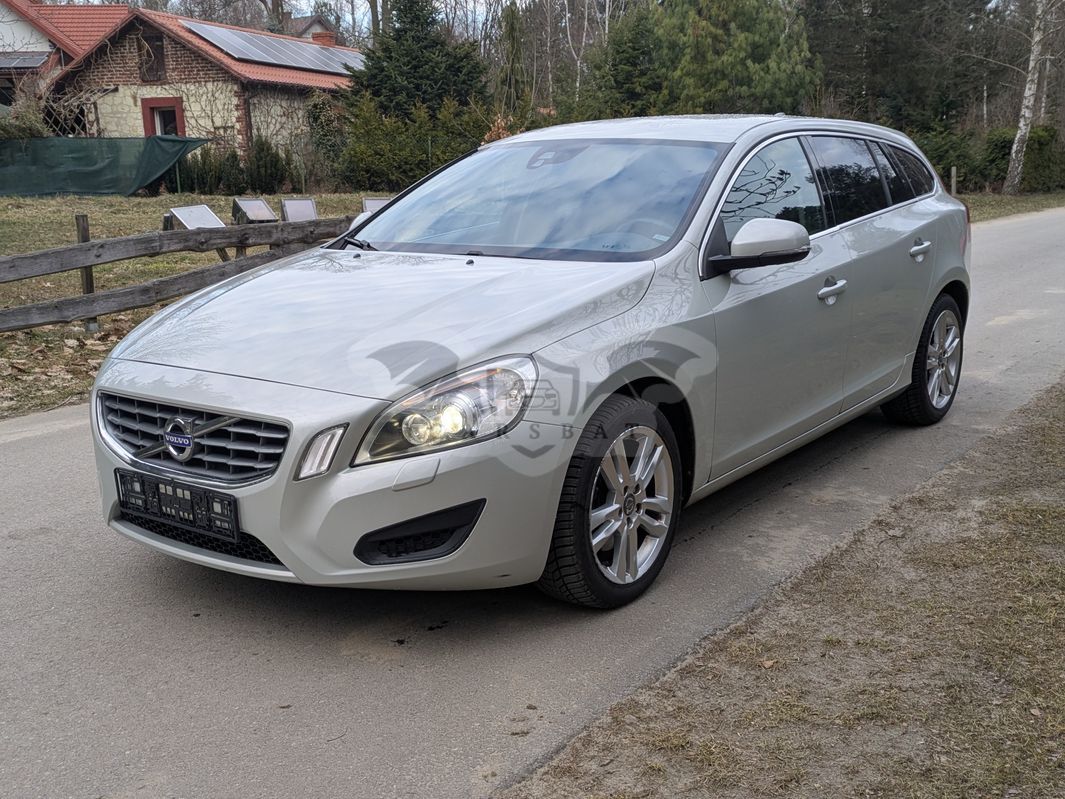 Volvo V60 I D3 2011