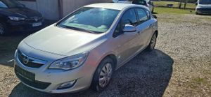 Opel Astra J 2012