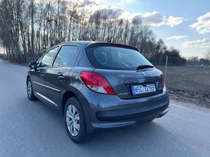 Peugeot 207 1.4 HDi Presence 2011
