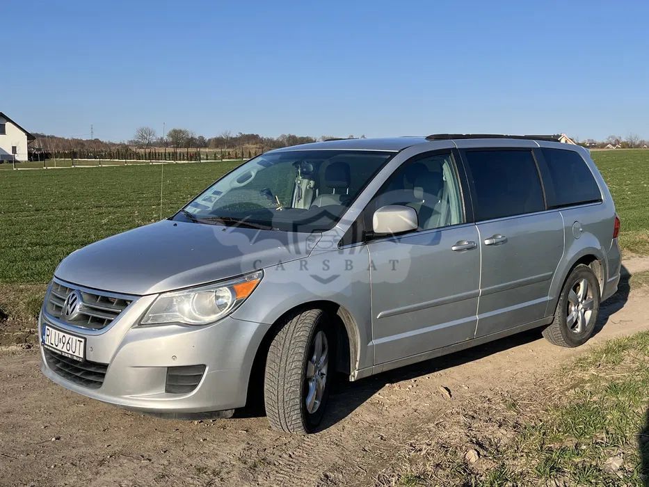 Volkswagen Routan 2011