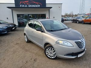 Lancia Ypsilon 1.2 8V Platino (4 os.) 2012
