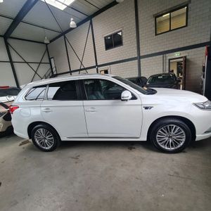 Mitsubishi Outlander IV 2021