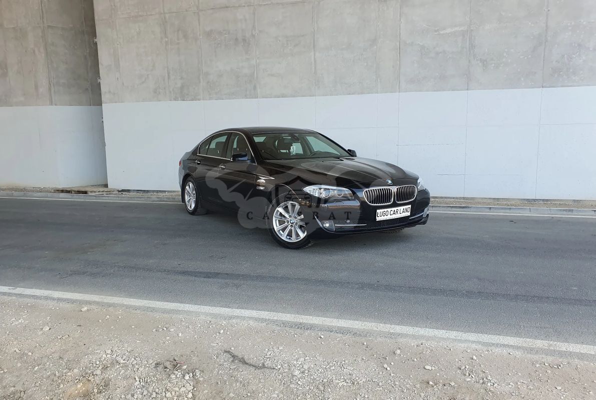 BMW 5 Series F10/F11 520d Sport-Aut 2011