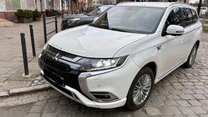Mitsubishi Outlander III 2.4 4WD Plus 2021