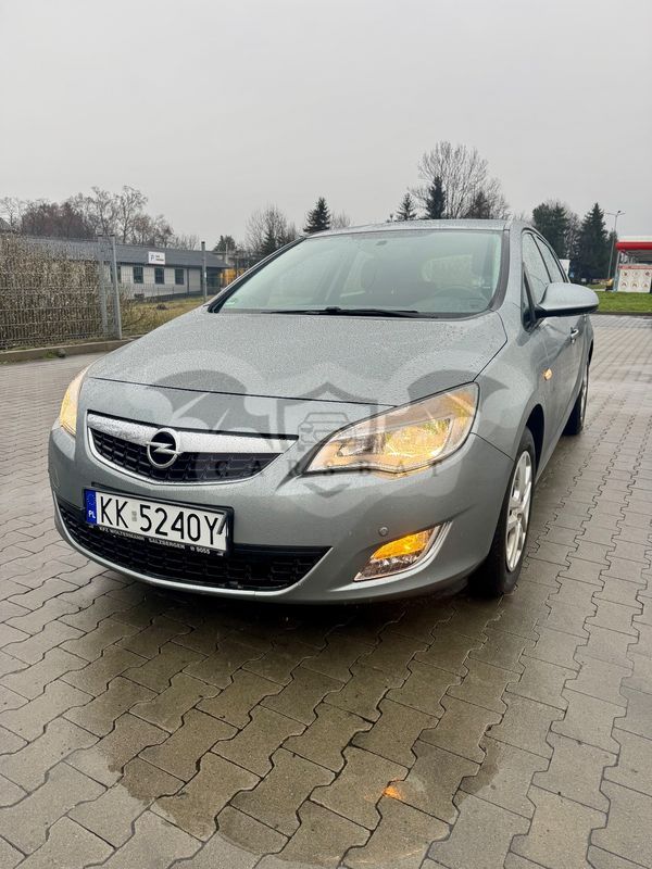 Opel Astra J 1.6 Design Edition 2011