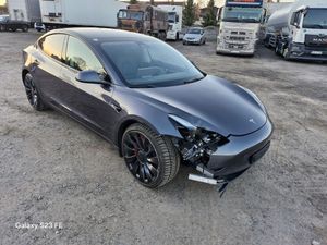 Tesla Model 3 Langstreckenbatterie Allradantrieb Dual Motor Performance 2023