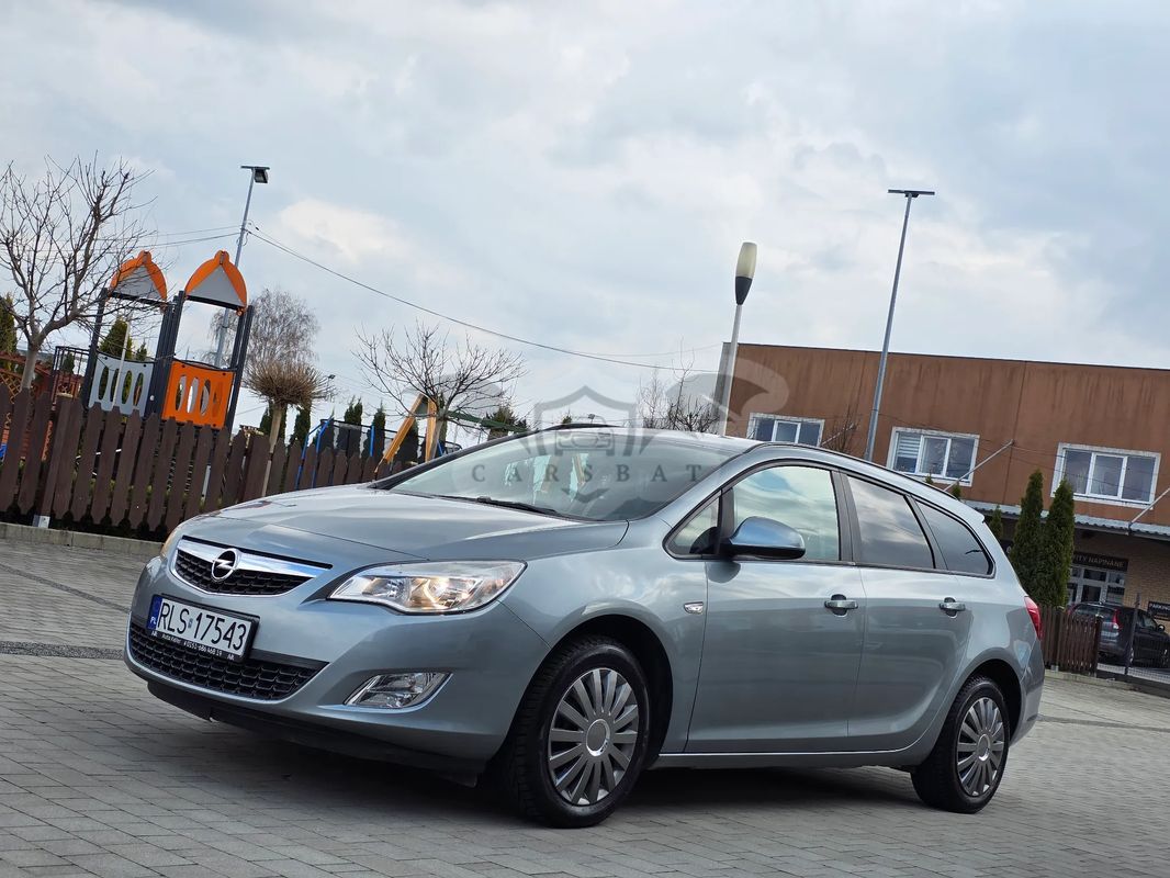 Opel Astra J 1.4 T Cosmo 2011