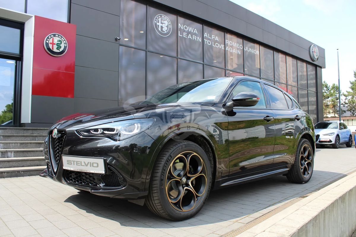 Alfa Romeo Stelvio 2.0 Turbo Intensa Q4 2025